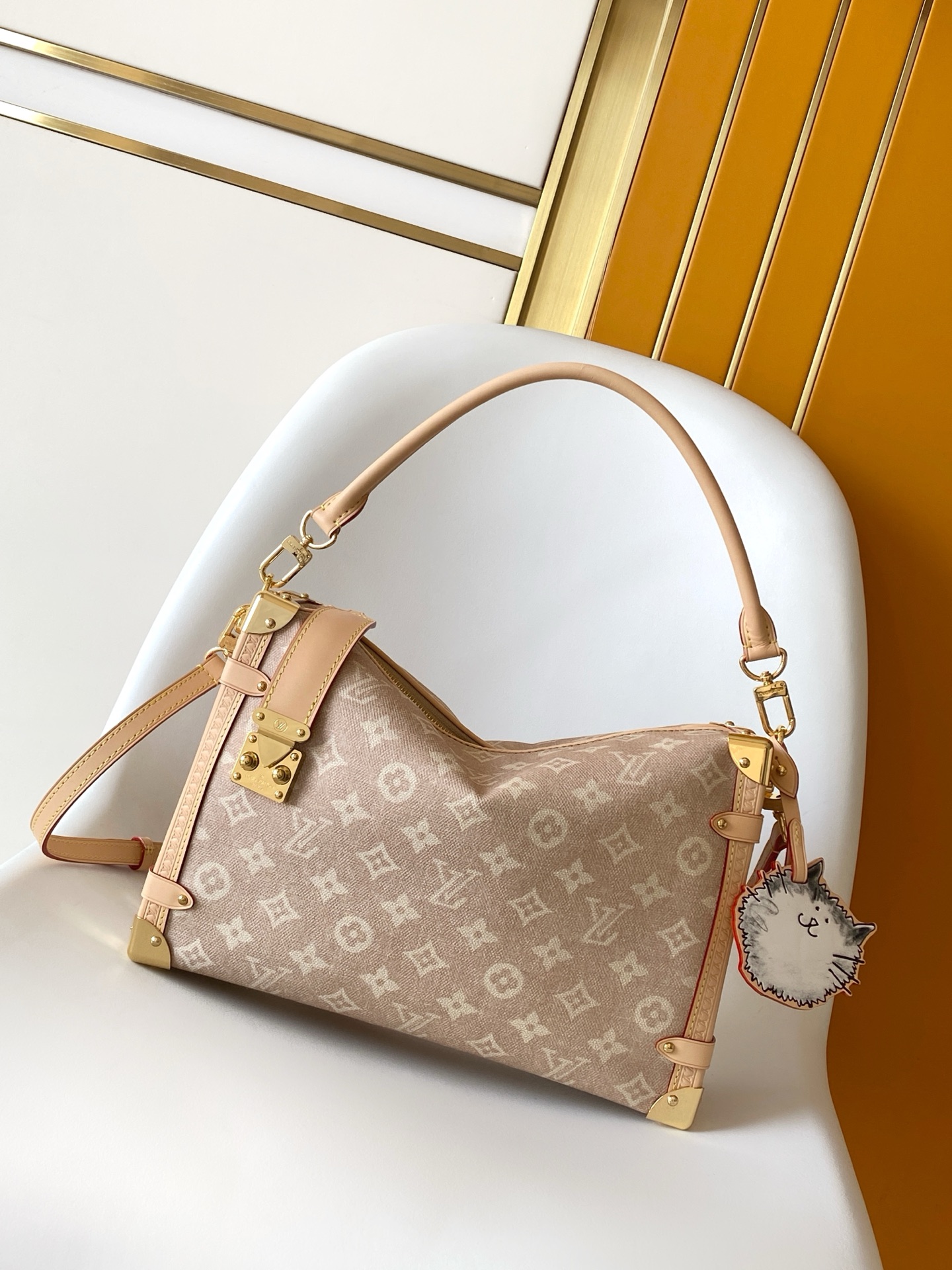 Louis Vuitton LV Classic Handbag Premium Canvas Model 163M13928 Padlock Detail Street Style Luxury Accessory